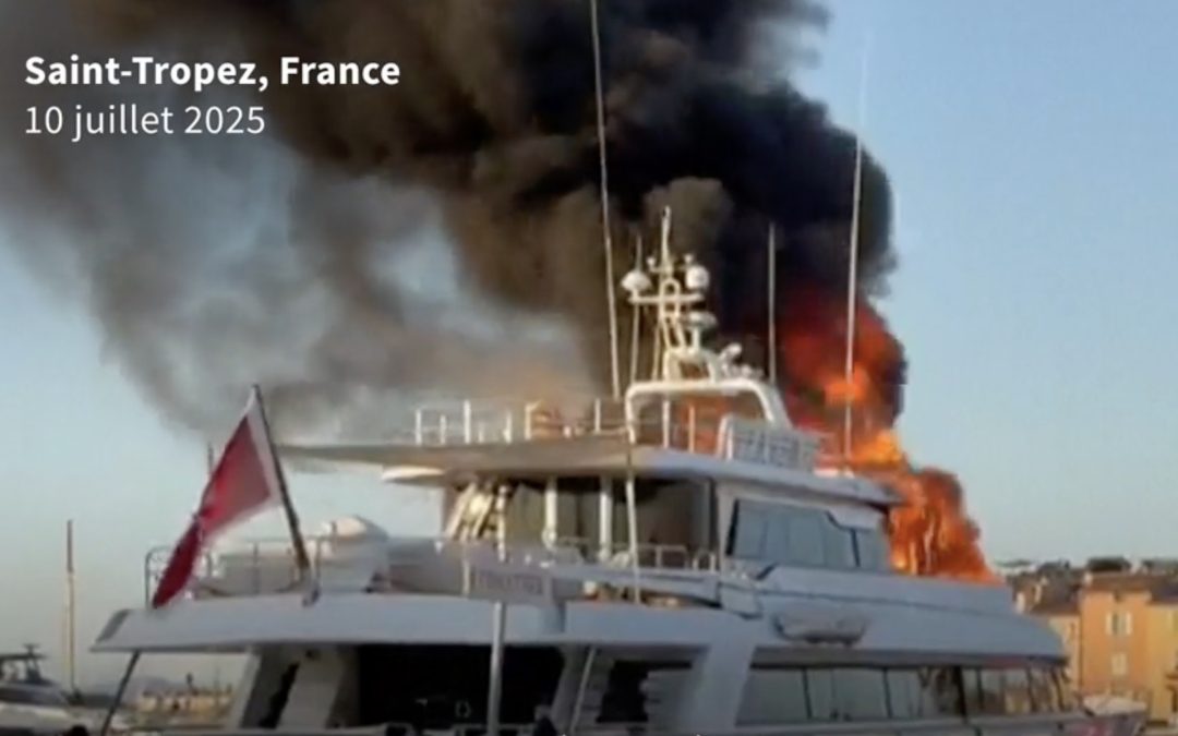 FranciaOggi: Fiamme a Saint-Tropez: SuperYacht totalmente distrutto – Trump e i dazi al 30%: un bluff? – Macron istituisce il “Dreyfuys day”
